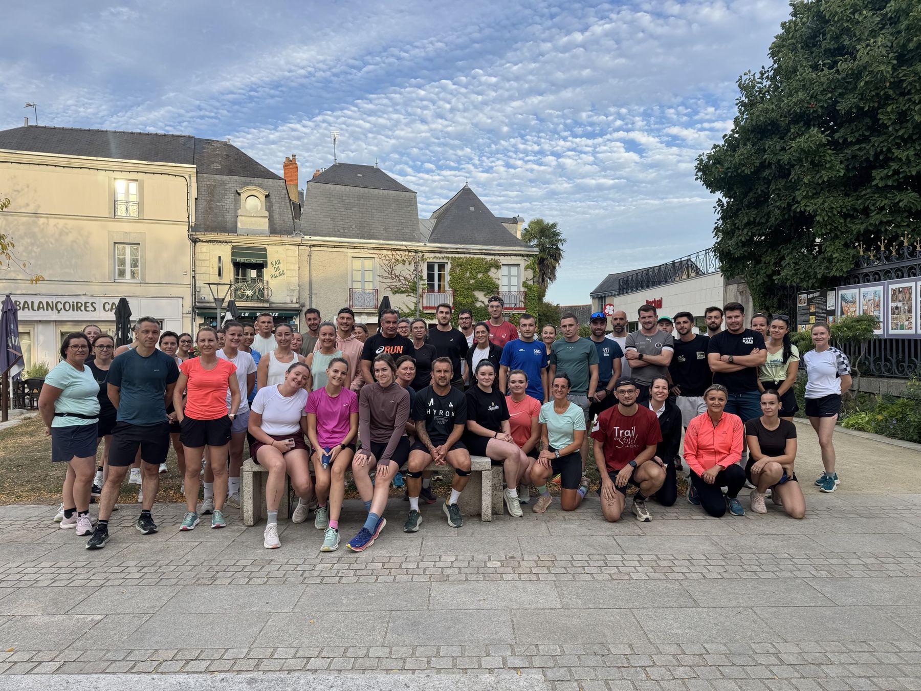 Une soixantaine de coureurs du Point Run réunis avant une sortie du mardi soir